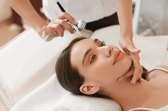  All Beauty Spa cung cấp các liệu trình chăm sóc da mụn kết hợp máy móc công nghệ cao được đông đảo khách hàng tin tưởng.