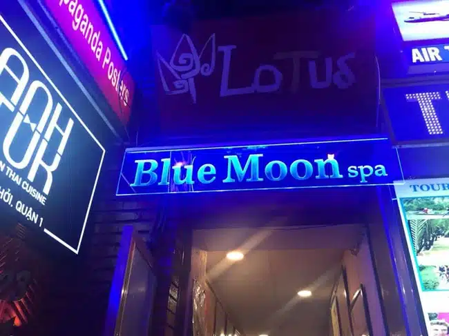 Blue Moon Spa không gian sang trọng với màu xanh đại dương mang đến những dịch vụ chăm sóc sức khỏe và sắc đẹp đẳng cấp.