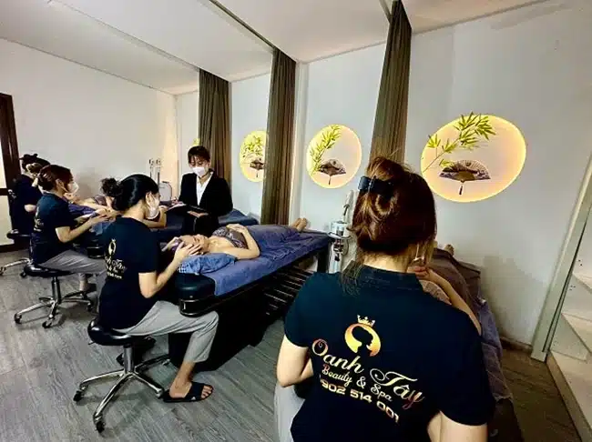 Học Viện Oanh Tây chuyên cung cấp các khóa học spa chất lượng cam kết hỗ trợ giới thiệu việc làm ngay cho học viên sau khi tốt nghiệp.