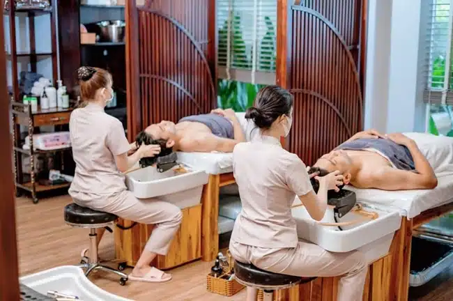 Ngoài dịch vụ gội đầu nam, tùy theo quy mô của từng spa sẽ có nhiều dịch vụ khác.