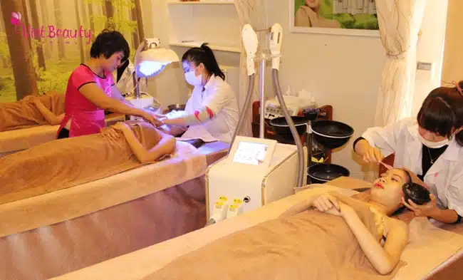 Đến với VietBeauty Academy, học viên sẽ được giảng viên kèm 1:1 để nhanh thành thạo tay nghề.