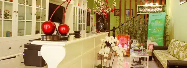 Emeraude Spa cung cấp nhiều gói dịch vụ làm đẹp với giá cả hợp lý.