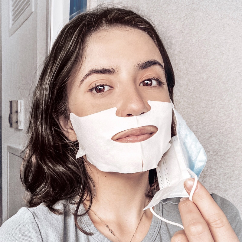 Đắp mặt nạ giấy chăm sóc da có thừa thãi, tốn kém?