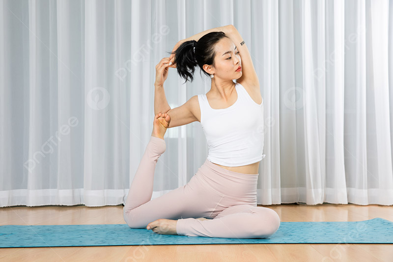 Hình Hình ảnh Phụ Nữ Xinh đẹp mắt Tập Yoga Trong Nhà Vào Ban Ngày.