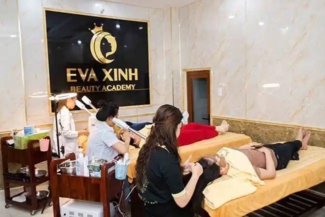 Học Viện Thẩm Mỹ Eva Xinh đào tạo chuyên môn cao với đội ngủ giáo viên chất lượng.