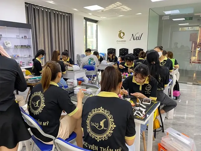 Khóa học Học Nail tại Eva xinh học viện đào tạo làm đẹp chuyên nghiệp uy tín