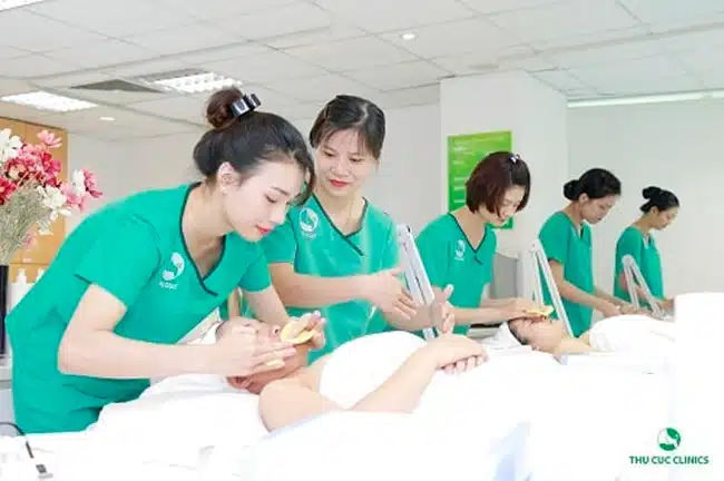 Thu Cúc Clinics cung cấp các khóa học spa chuyên nghiệp đa dạng cho học viên thoải mái lựa chọn.