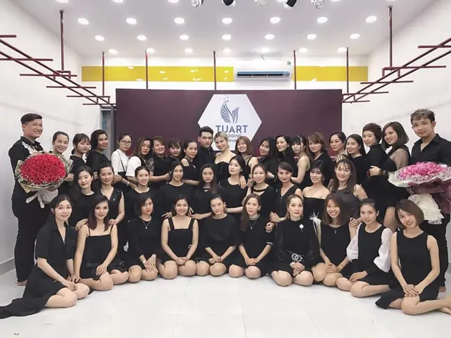 Khóa học trang điểm tại TuArt Academy đào tạo từ những kỹ năng mềm đến kỹ năng chuyên môn nâng cao.