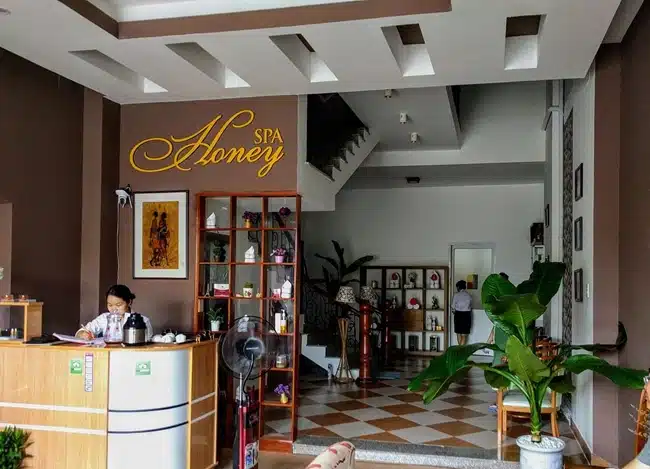 The Honey’s Spa trung tâm làm đẹp với kinh nghiêm lâu năm và đa dạng dịch vụ chăm sóc sắc đẹp chất lượng.