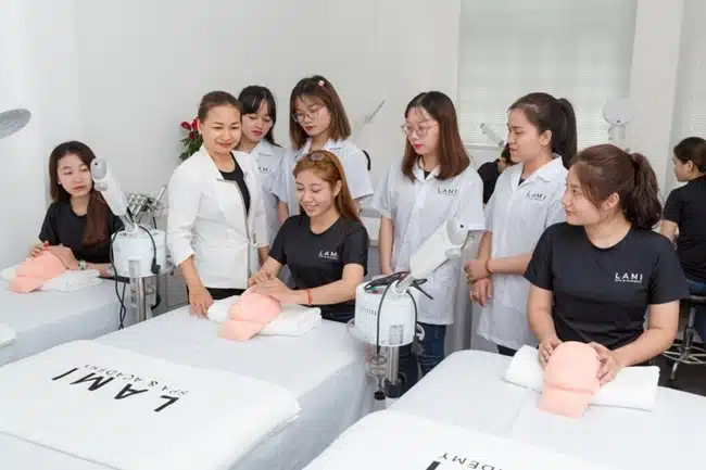 Lami Spa & Academy cung cấp khoá đào tạo spa chuyên nghiệp với cam kết tạo việc làm sau khi ra trường.