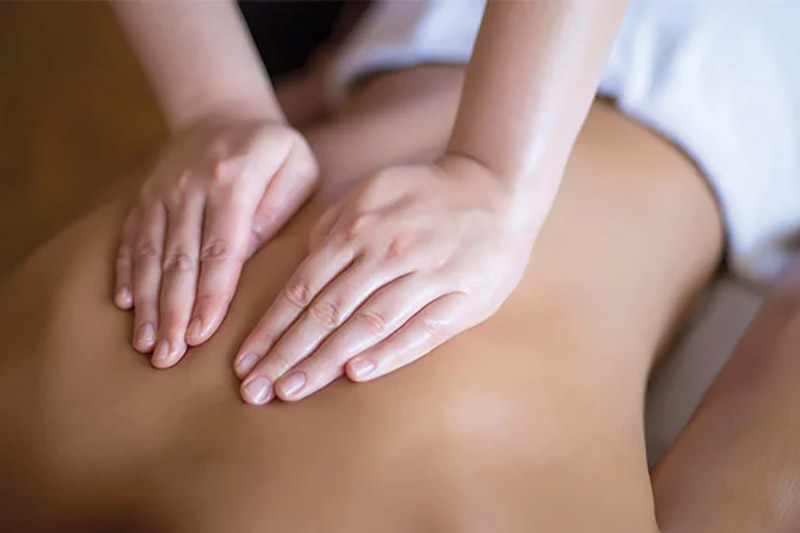 Massage body Thụy Điển kết hợp massage cổ vai gáy