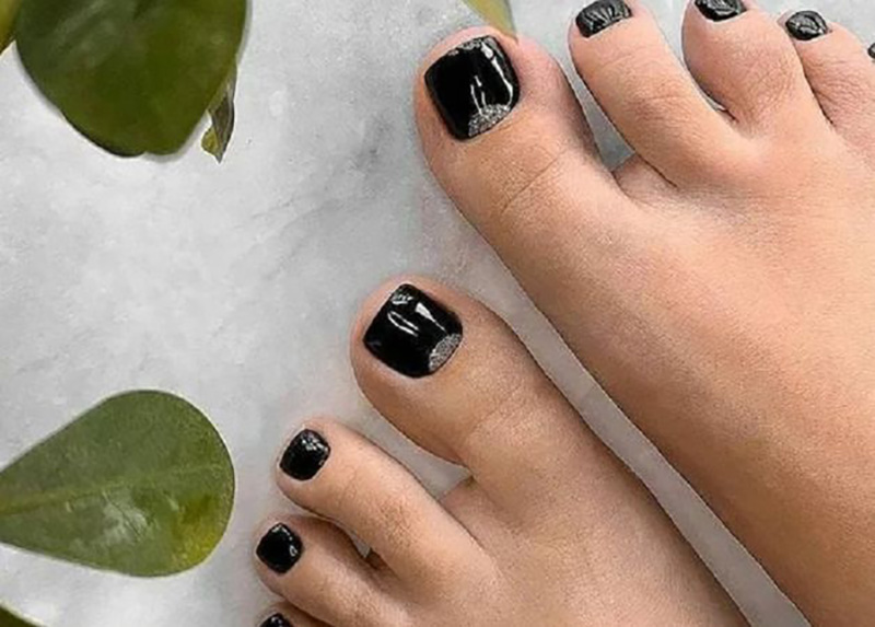 12+ màu sơn móng chân cho da ngăm đen bắt trend mới nhất