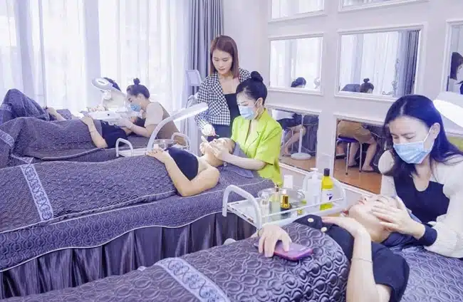 MiA Beauty Spa chuyên chăm sóc da và điều trị mụn tận gốc.