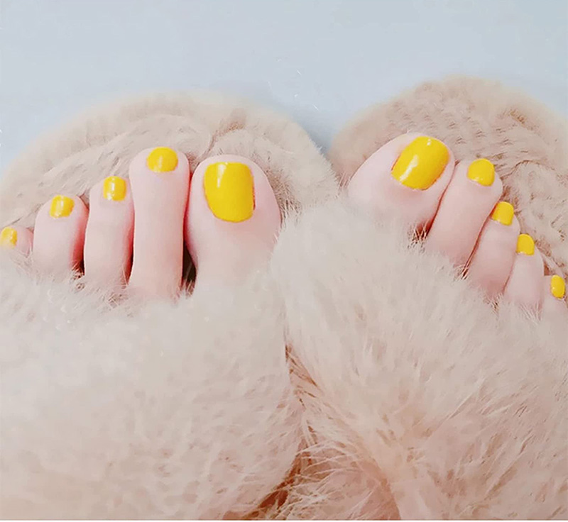 Kiểu móng chân màu vàng đẹp, năng lượng, tươi tắn