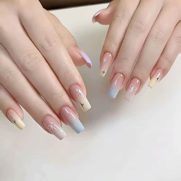 Mẫu nail dài với màu sắt cách điệu dễ thương.