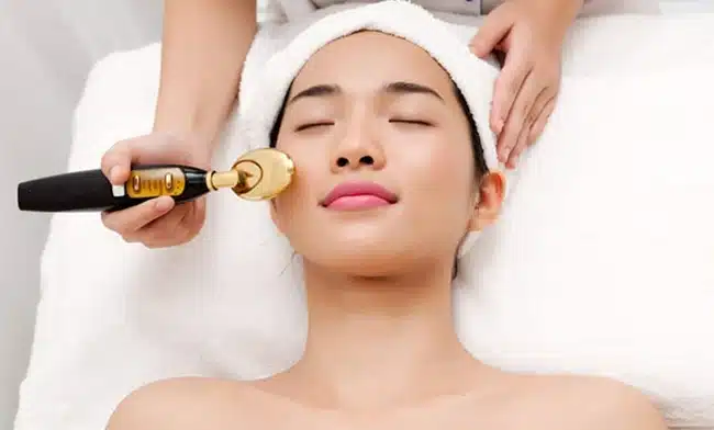 Ms.Tee Beauty & Clinic Chăm sóc da bằng các công nghệ độc quyền với hệ thống máy móc và thiết bị hiện đại.