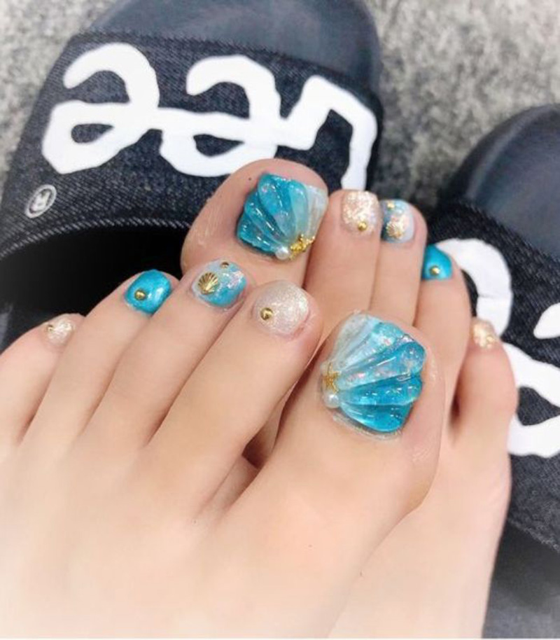 Những mẫu nail chân đi biển dành cho mùa hè