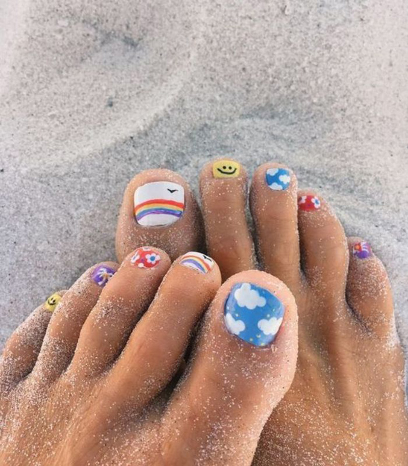 Top mẫu sơn móng chân đi biển xinh đẹp và hợp trend