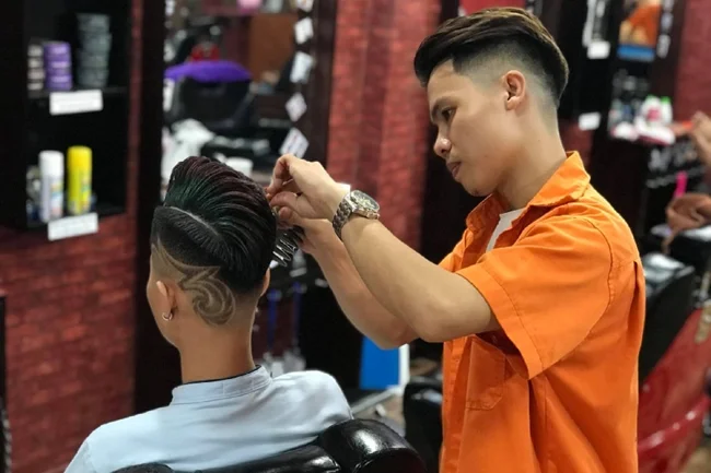 Tại Salon X – Duy học viên sẽ có cơ hội thực hành trên mẫu thật bên ngoài trung tâm | Nguồn ảnh: Internet