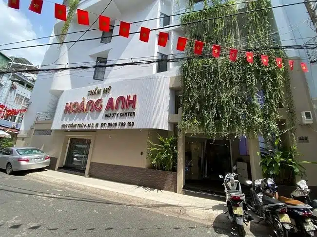 Trung tâm đào tạo thẩm mỹ Hoàng Anh được nhiều học viên đánh giá là địa chỉ học nghề thẩm mỹ chất lượng với nhiều năm kinh nghiệm trong lĩnh vực làm đẹp.