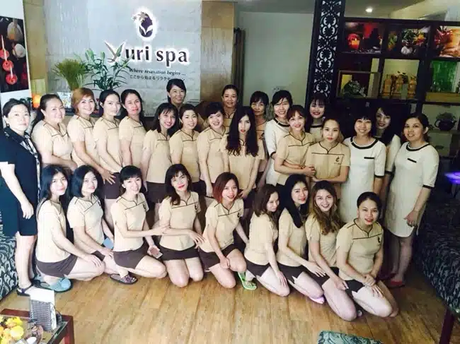 Yuri Spa cung cấp gói mát-xa toàn thân sử dụng kỹ thuật Shiatsu và mát-xa Thái chất lượng cao.