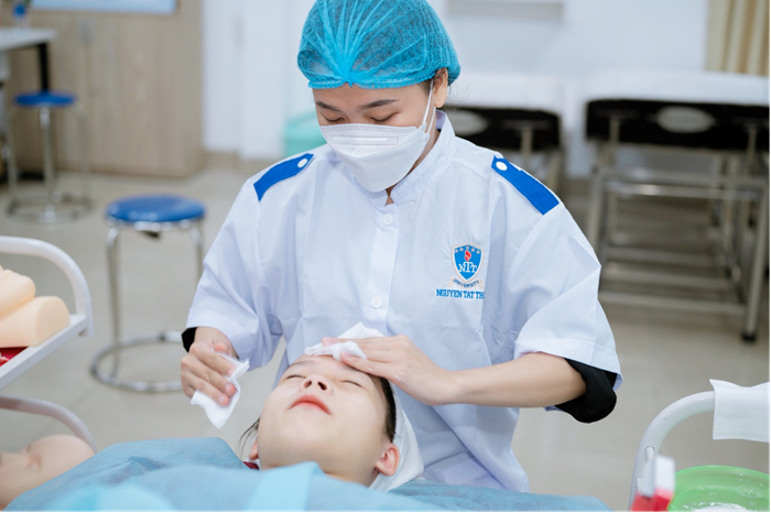 Trung cấp Nguyễn Tất Thành – Ngôi trường uy tín đào tạo ngành Chăm sóc sắc đẹp chuyên nghiệp