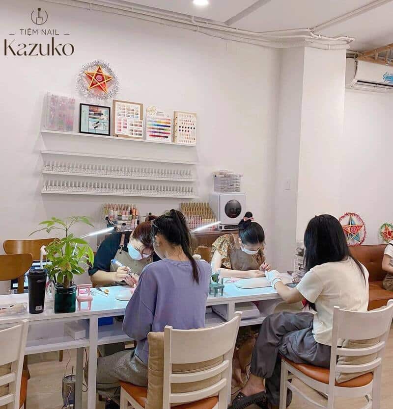 Tiệm làm Nail của Kazuko