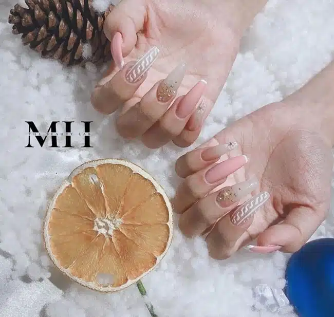 Các học viên tham gia khóa học tại Trường Đào Tạo Đẹp MH The Beauty Lab sẽ được hướng dẫn một cách cụ thể các kỹ thuật cơ bản về nail.