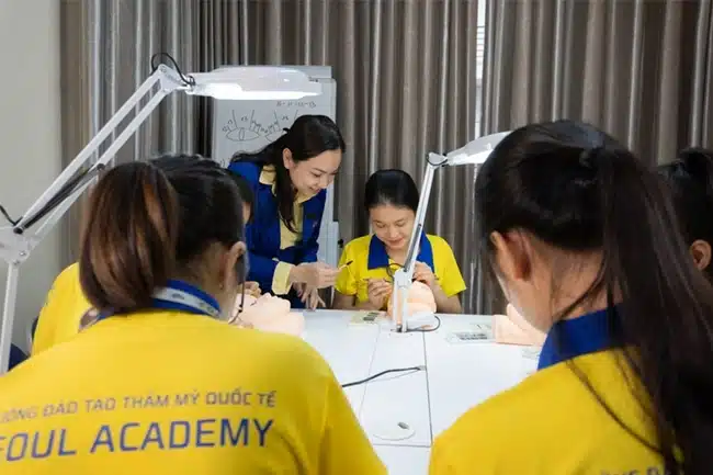 Seoul Academy cung cấp những khóa học nối mi từ cơ bản đến nâng cao sao cho phù hợp với trình độ của từng học viên.