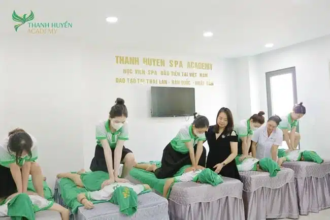 Spa Thanh Huyền đã và đang nhận được đánh giá tích cực của học viên về khả năng giảng dạy của đội ngũ giảng viên có chuyên môn cao.