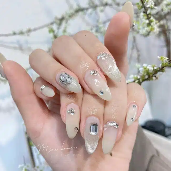 Trinh Nails đảm bảo đặt sự thành công của mỗi học viên lên hàng đầu, tạo nên một môi trường học thân thiện, thoải mái.