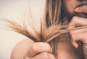 7 cách làm tóc khô xơ trở nên mềm mượt nhanh nhất