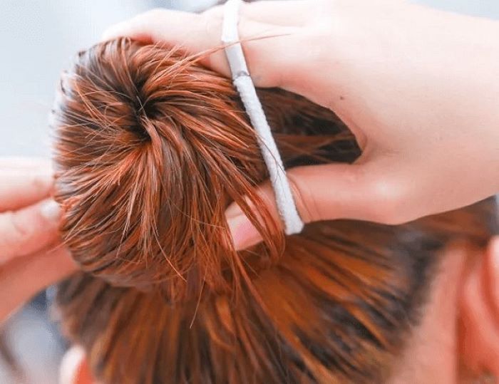 Cách làm tóc xoăn tự nhiên với dây chun