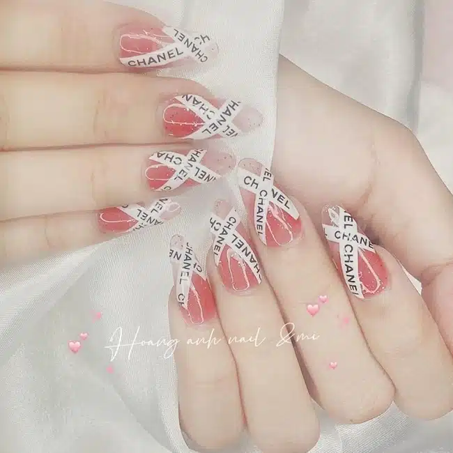 Hoàng Anh Nail & Mi cam kết những học viên sau khi ra nghề được làm việc tại các những salon lớn, có mức thu nhập ổn định, phù hợp với năng lực.