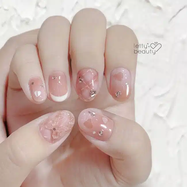 Letty Beauty đào tạo học viên trở thành một thợ nail thành thạo, bên cạnh đó việc học sẽ không bị rằng buộc về thời gian và có cơ hội thực hành với mẫu thật.