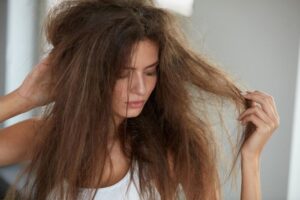 Phục hồi tóc có khiến cho tóc thẳng ra hay không? [Giải Đáp Thắc Mắc]
