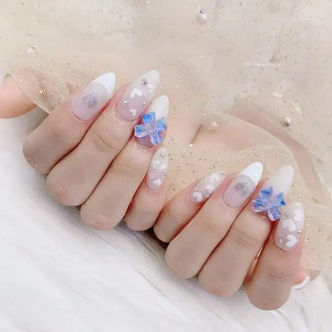 Trang Beauty Salon là một cơ sở chuyên cung cấp các dịch vụ như nail, nối mi, gội đầu và makeup.