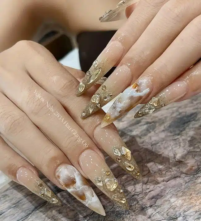 Yellow Nails giúp bạn biết thêm những kiến thức nền tảng và hỗ trợ bạn khám phá, định hình từ sớm phong cách làm việc của mình.