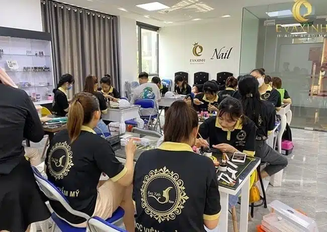 Eva xinh đã ghi lại dấu ấn riêng biệt trong ngành nail, tạo cơ hội nghề nghiệp và có mức lương đáng ngưỡng mộ cho học viên theo học tại đây.