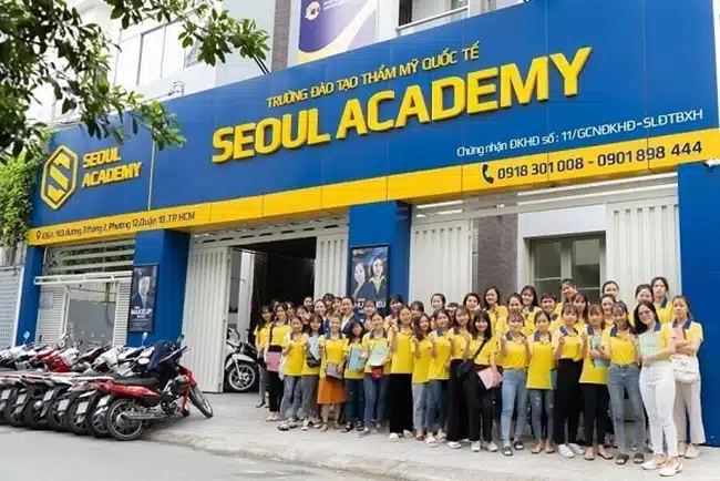 Học viện tóc Seoul quy tụ đội ngũ giáo viên giàu kinh nghiệm và tận tình chỉ dạy, giúp đỡ người học.