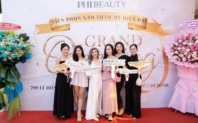 Phi Beauty chuyên phun xăm thẩm mỹ với kỹ thuật công nghệ châu Âu tân tiến, kỹ thuật điêu khắc chân mày châu Âu Phibrows số 1 toàn cầu.