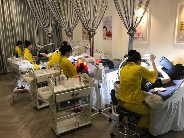 Tại Viện thẩm mỹ K Beauty học viên được thực hành trực tiếp trên mẫu thật để nâng cao tay nghề.