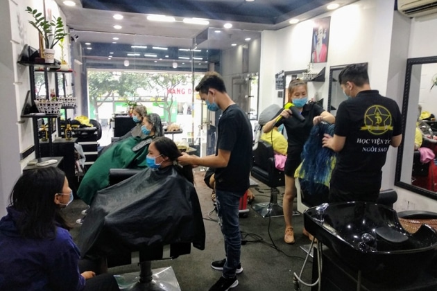 Thực hành trực tiếp tại Hair Star