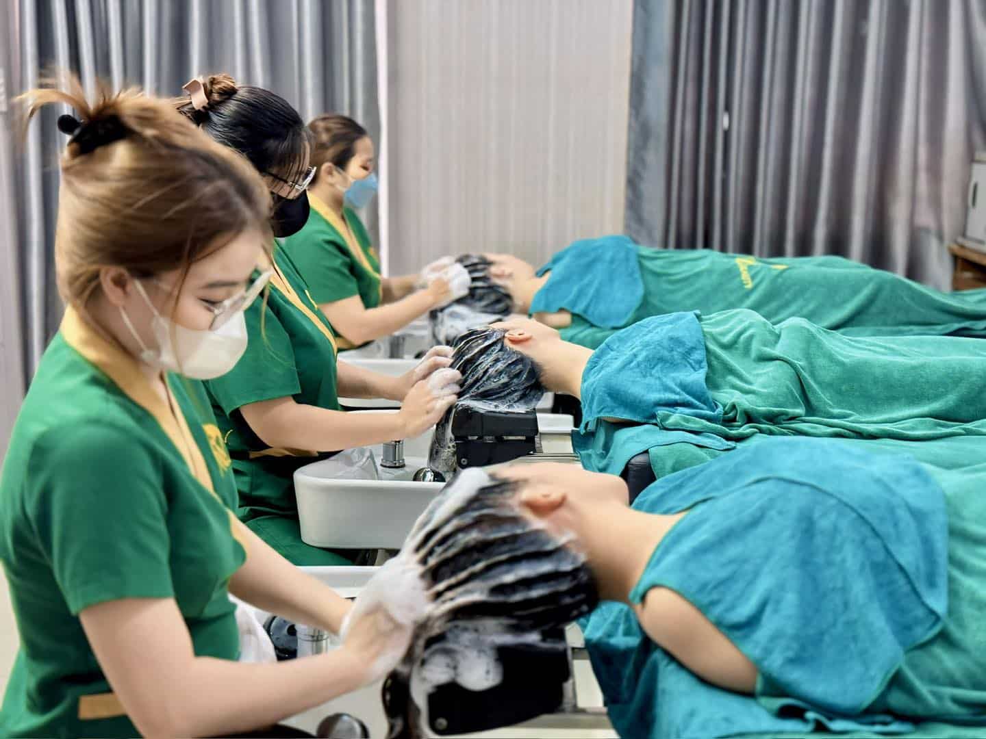 Hi Spa cung cấp dịch vụ làm đẹp uy tín chất lượng kết hợp với không gian rộng rãi thoải mái cho khách hàng.