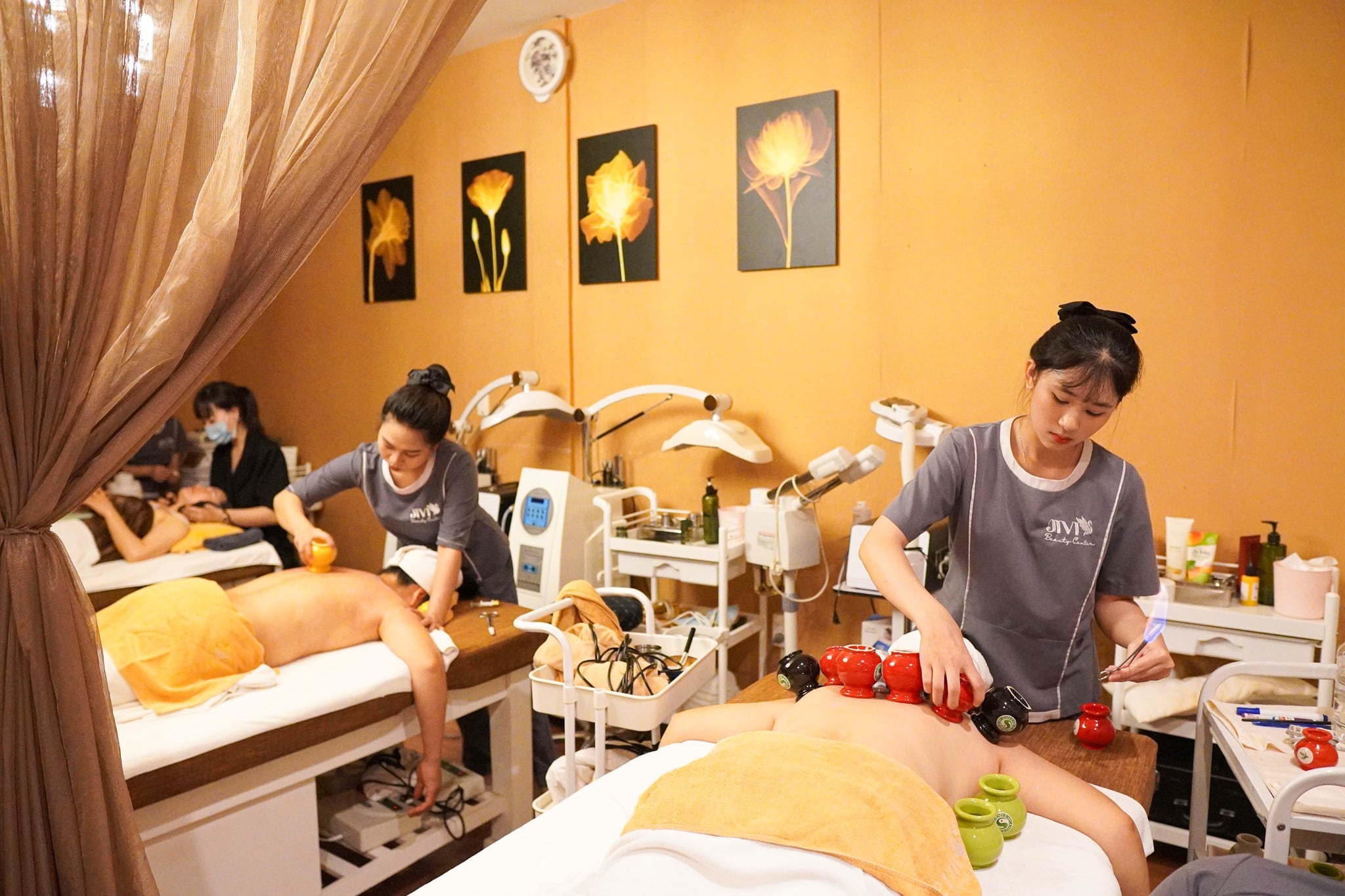 JIVI SPA luôn cập nhập xu hướng về các công nghệ làm đẹp hiện đại mang lại trãi nghiệm làm đẹp chất lượng cho khách hàng.