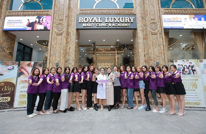 Học viện Thẩm mỹ Royal cung cấp chương trình đào tạo chuyên sâu và đặc biệt chú trọng công tác định hướng nghề nghiệp tạo cơ hội việc làm cho tất cả học viên sau khi tốt nghiệp.