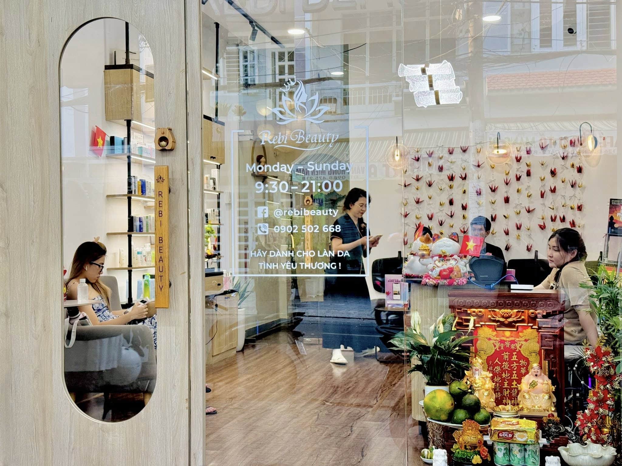REBI Beauty là địa chỉ làm đẹp an toàn chuẩn y khoa cam kết uy tín, chất lượng và hiệu quả.