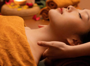 Massage cổ vai gáy có thể làm giảm đau đầu và cải thiện tình trạng căng cơ bắp.