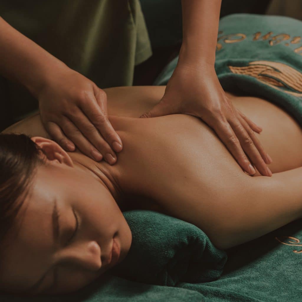 Massage cổ vai gáy giúp cải thiện khả năng di chuyển của cổ, vai và gáy.