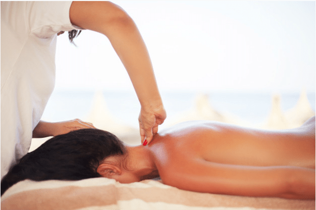 Những động tác massage nhẹ nhàng và thư giãn giúp giải phóng tối đa áp lực làm cho cơ thể thoải mái hơn.